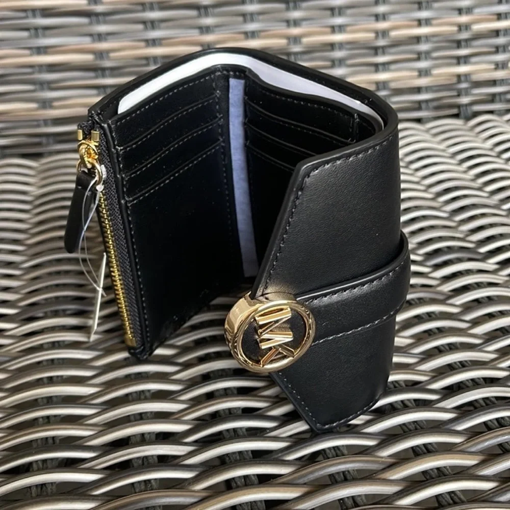 MICHAEL KORS CARMEN MEDIUM LOGO AND FAUX LEATHER WALLET BLACK - Picture 16 of 16